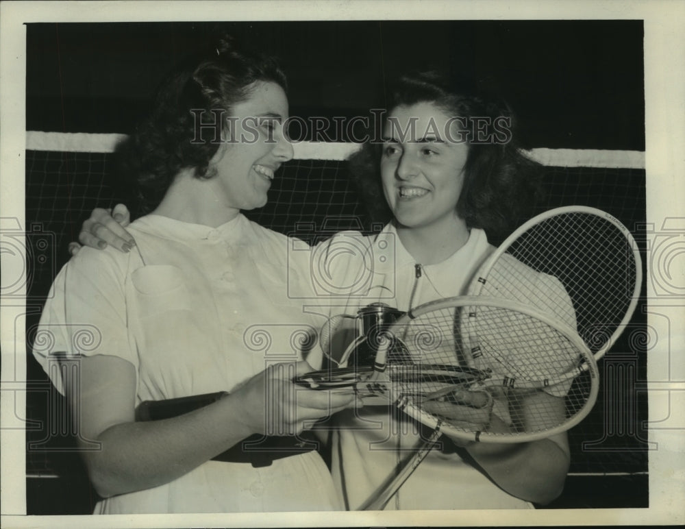 1940 Press Photo Marjorie Delaney &amp; Louise Turcot at Badmitton tournament- Historic Images