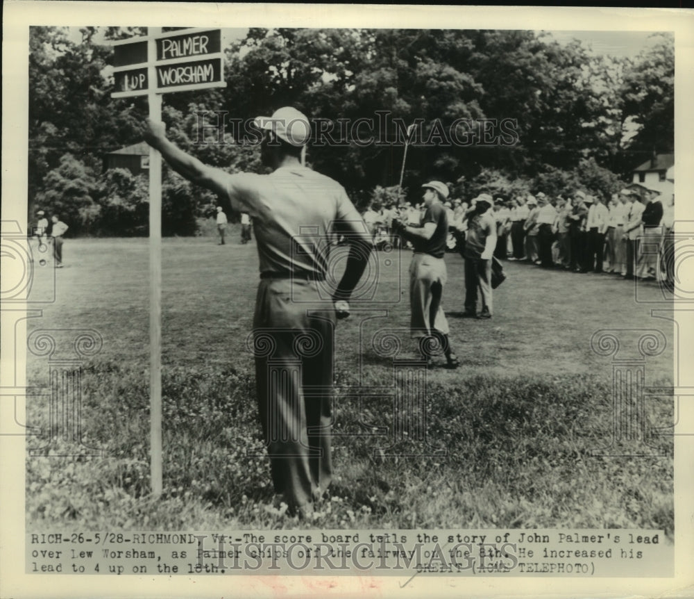 1949 Press Photo John Palmer leads over Lew Worsham as depicted by scoreboard- Historic Images