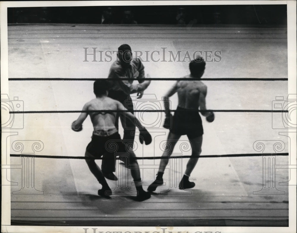 1935 Press Photo Lou Ambers vs Harry Dublinsky wins by large margin - net00577- Historic Images