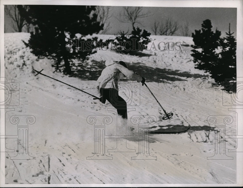 1938 Press Photo Yves Gosselin one legged skier at Quebec Canada - net00593- Historic Images