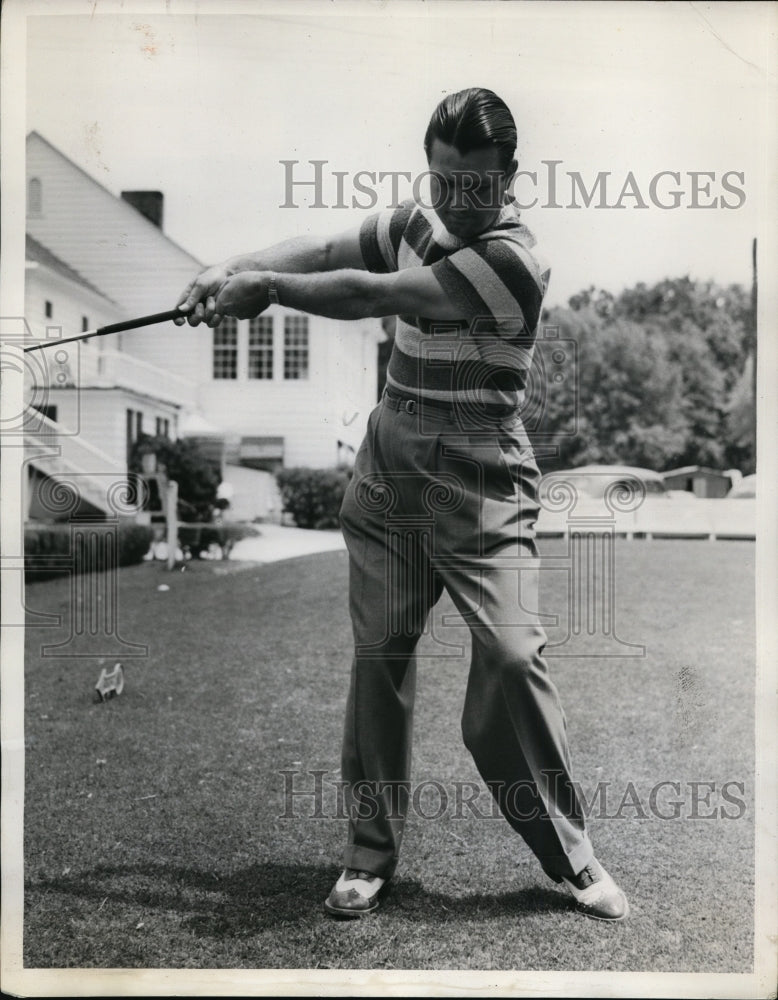 1940 Press Photo Golfer Jimmy Demaret on a tournament course - net00775- Historic Images