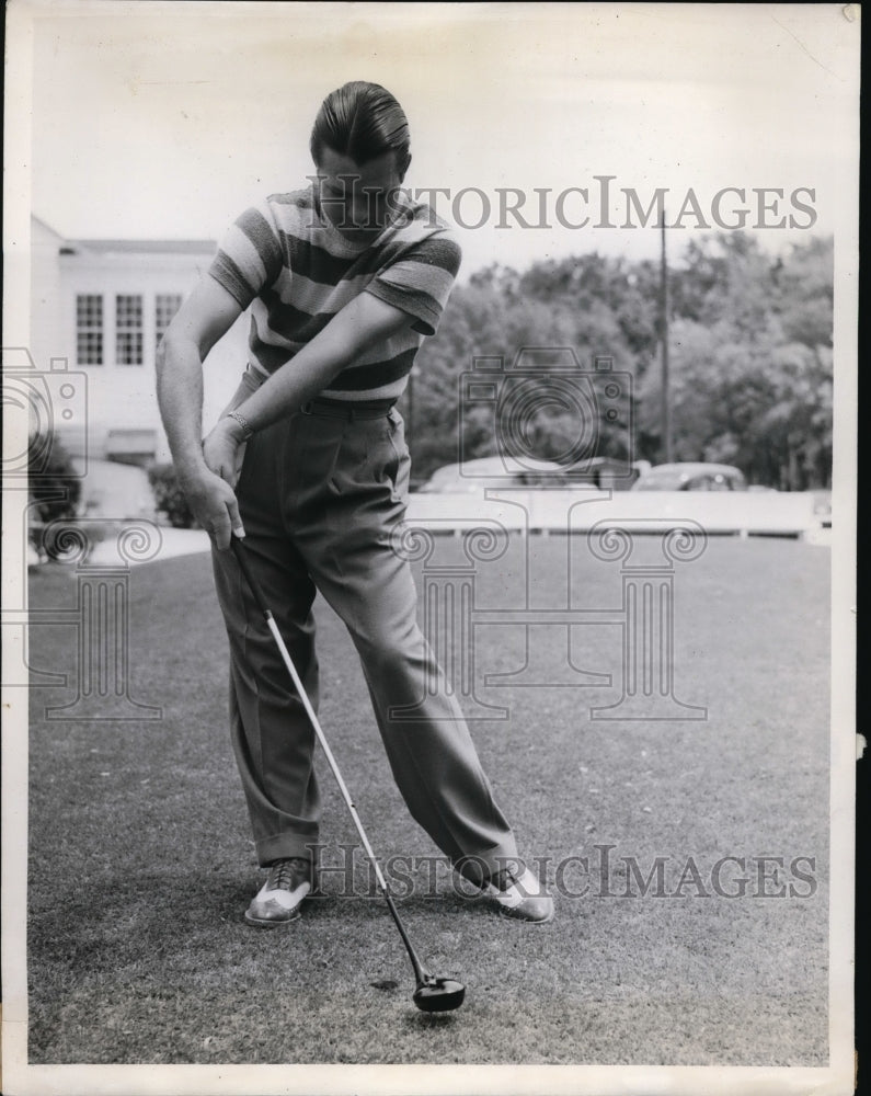 1940 Press Photo Jimmy Demaret on a tournament golf course - net00776- Historic Images