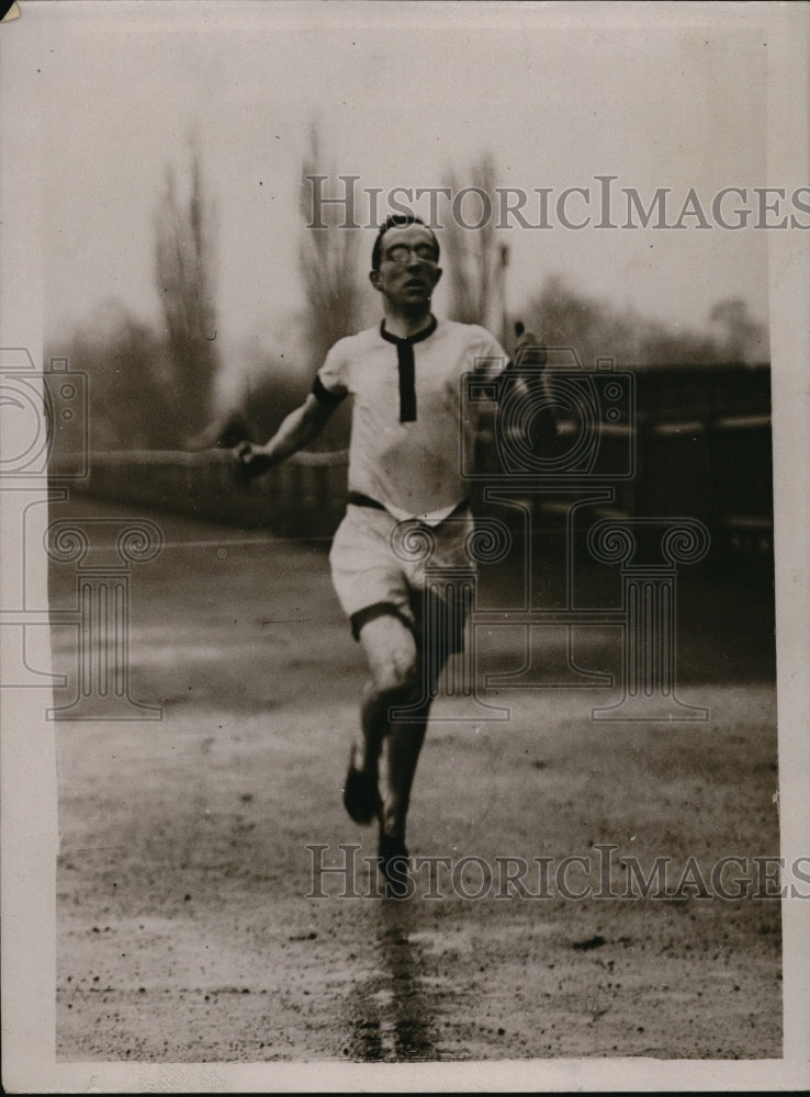 1921 Press Photo WR Hilligan in a track race in rain storm - net00821- Historic Images