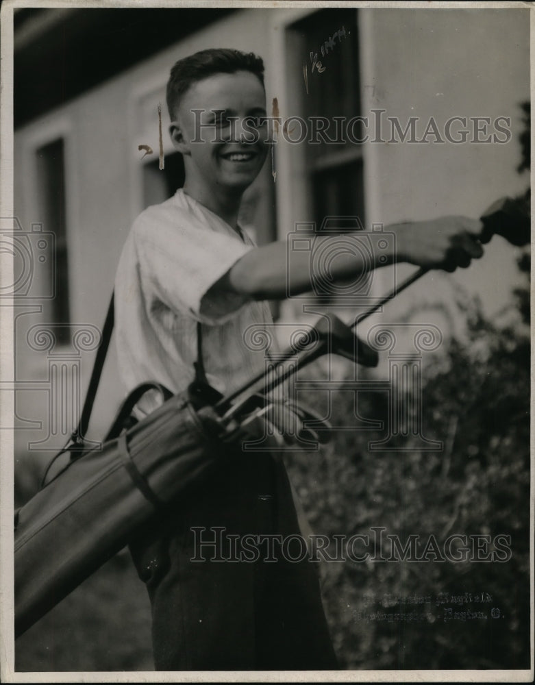 1929 Press Photo Charles Montfort caddy at Dayton Ohio golf club - net01440- Historic Images