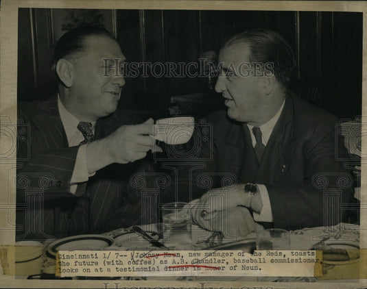 1947 Press Photo Reds manager Johnny Neun toasts with Commissioner A.B. Chandler- Historic Images