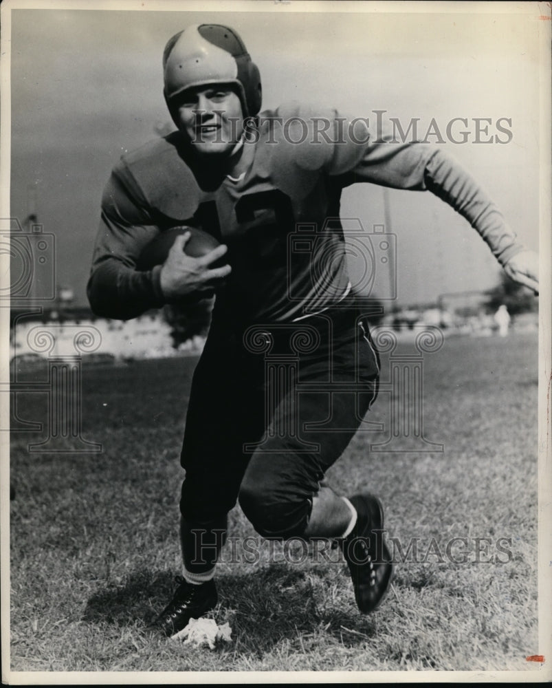 1940 Press Photo Clifford A Lenz Navy football back in action - net01998- Historic Images