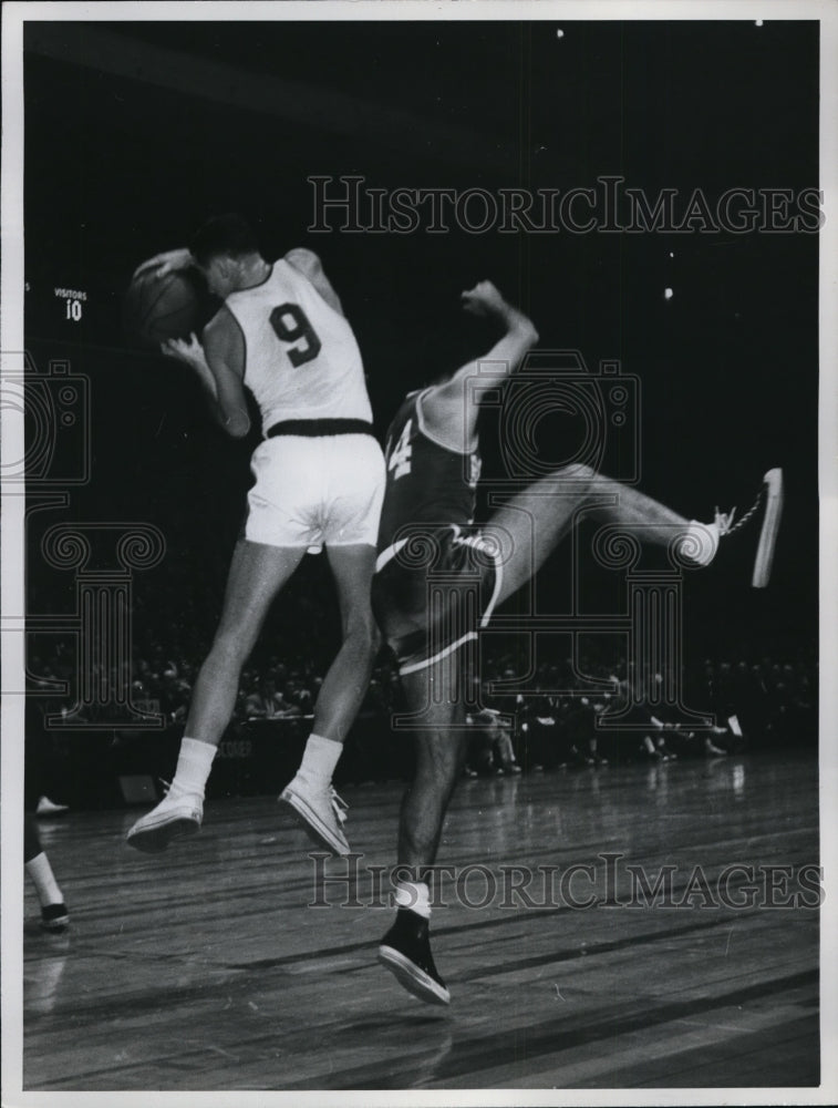 1960 Press Photo Basketball action at Madison Square Garden - net02062- Historic Images