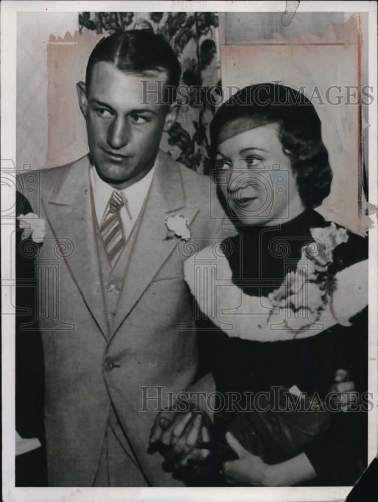 1933 Press Photo Detroit Tigers outfielder Jo-Jo White with girlfriend- Historic Images