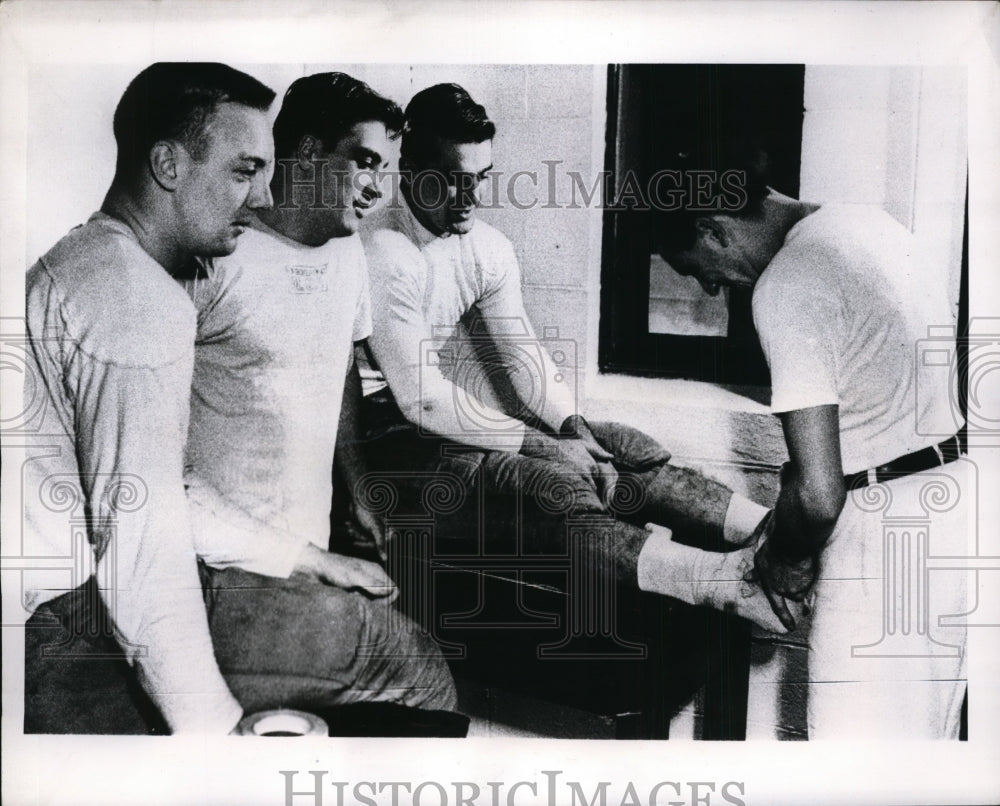 1953 Press Photo Michigan St trainer Gayle Robinson wraps Bill Quinlan&#39;s ankle- Historic Images