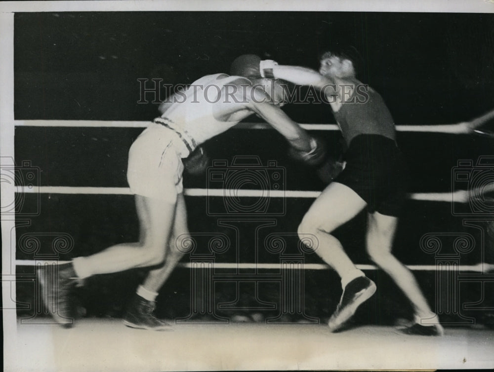 1935 Press Photo Golden Gloves match- Lorenzo Lovings and Araldo Montanari- Historic Images