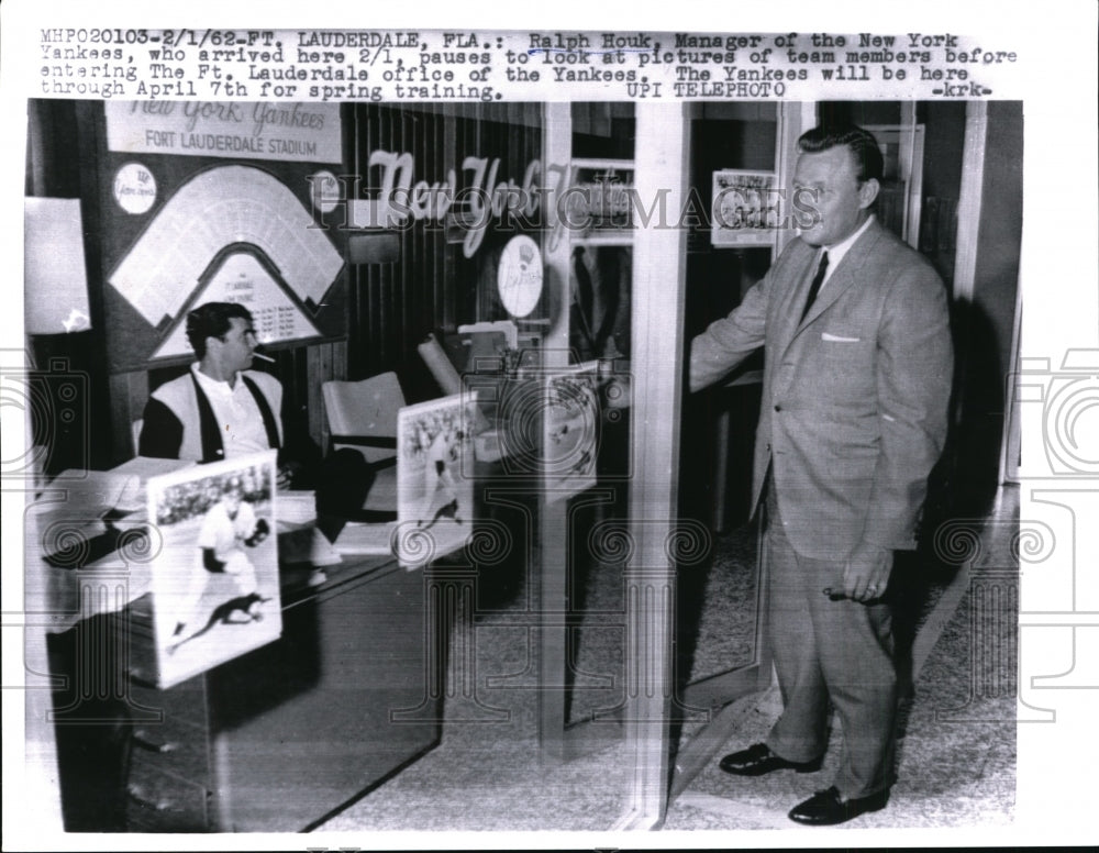 1962 Press Photo NY Yankees manager Ralph Houk arrives in Fort Lauderdale- Historic Images