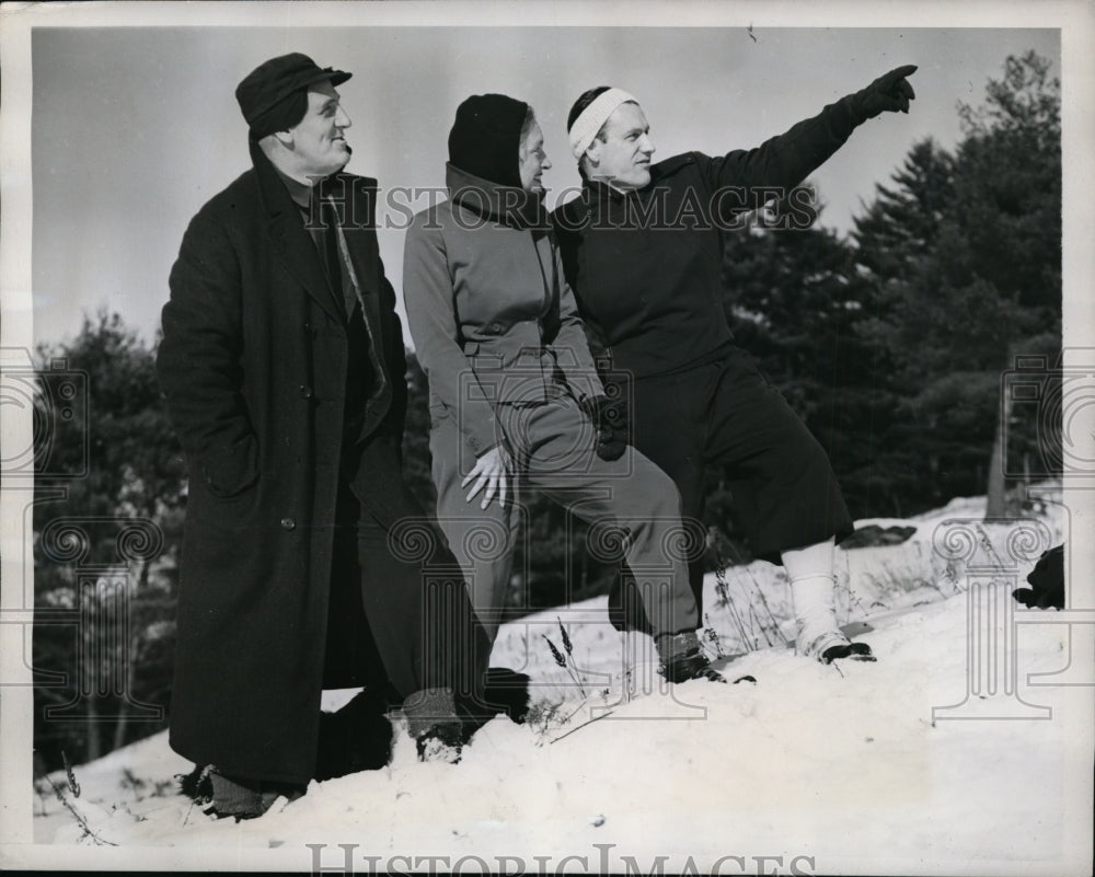 1946 Press Photo Mr. and Mrs. Wallace Harrison, Nelson Rockefeller at Dartmouth- Historic Images