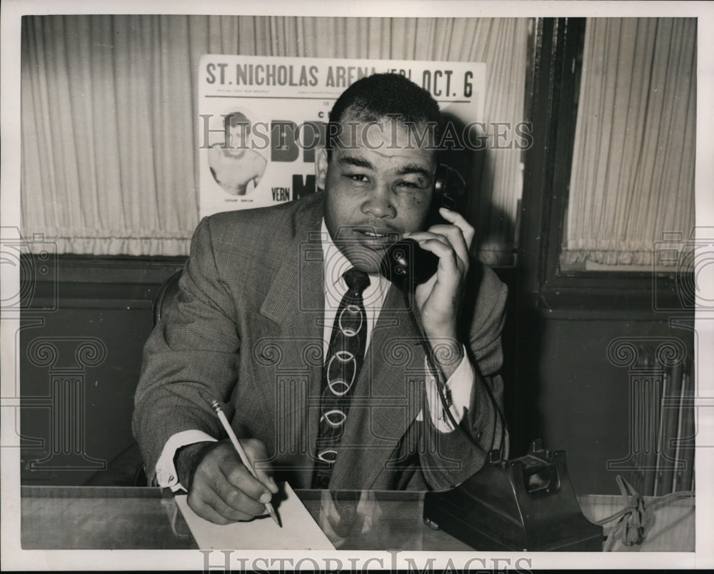 1952 Press Photo Boxer Joe Louis on the phone at St Nicholas Arena - net03250- Historic Images