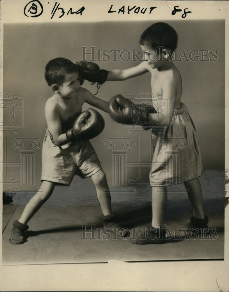 1927 Press Photo John Disantis sons John &amp; Eddie at boxing bout - net03848- Historic Images