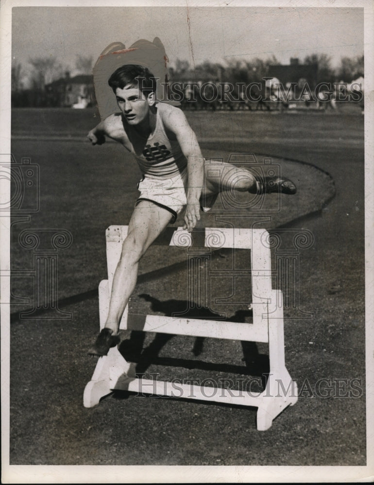 1948 Press Photo Tom Pearce hurdler for University School - net04011- Historic Images