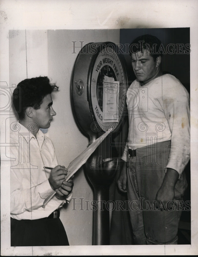 1940 Press Photo Student football manager Art Keating, Bob Walsh of Illinois- Historic Images