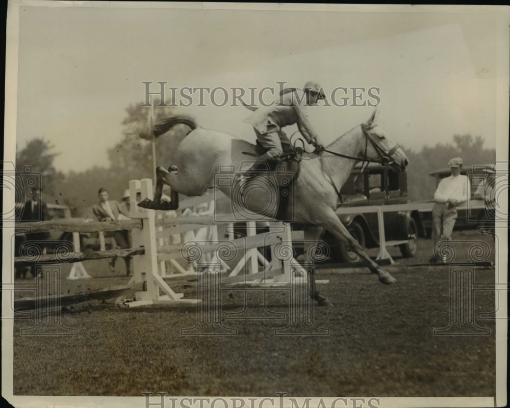 1928 Press Photo Dorothy Downing on Dun Mist at Monmouth County horse show- Historic Images