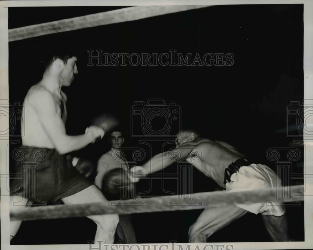 1938 Press Photo Joe Monte and Jimmy Davis boxing, Golden Gloves at Hippodrome- Historic Images