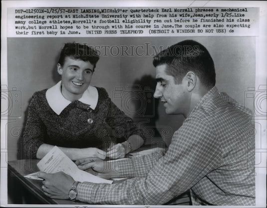 1957 Press Photo 49er QB Earl Morrall & wife Jean at East Lansing Michigan- Historic Images
