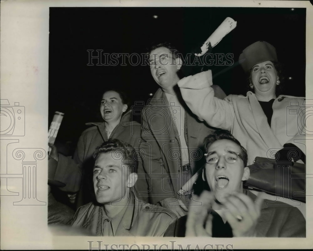 1948 Press Photo Indians training camp Tom Burke & sisterrs Winifred & Mary- Historic Images