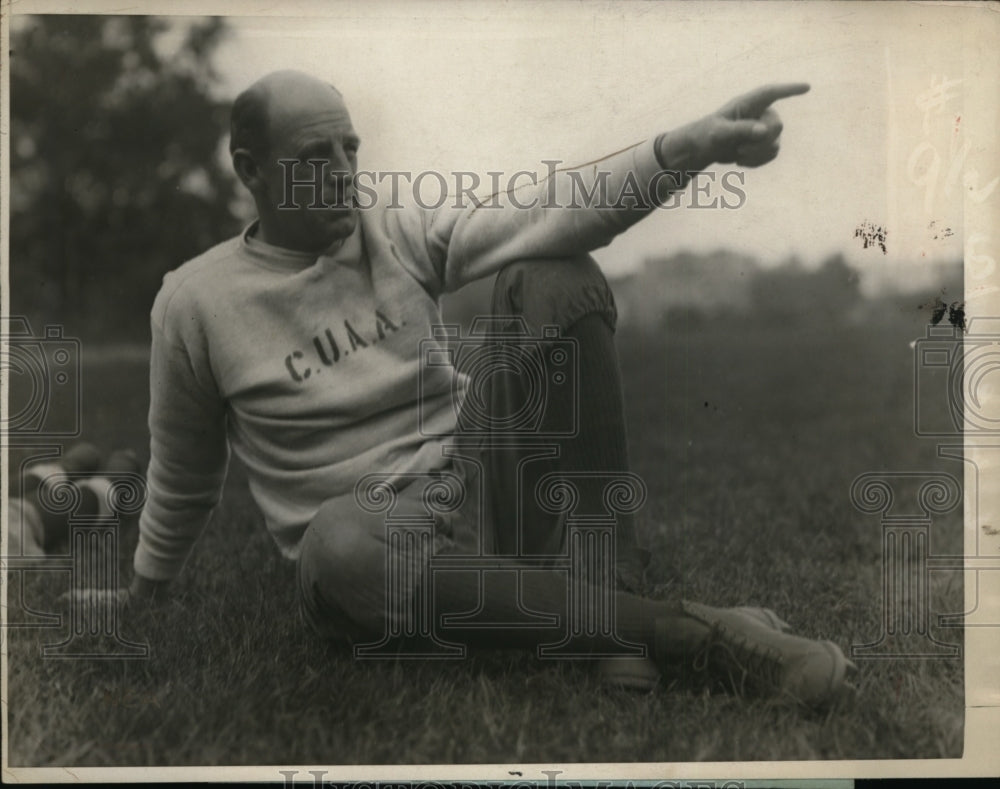 1924 Press Photo Columbia University coach Percy Haughton at practice- Historic Images