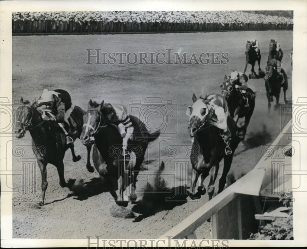 1941 Press Photo Steel Heels wins vs Equifox, Gallahadion at Arlington Ill track- Historic Images