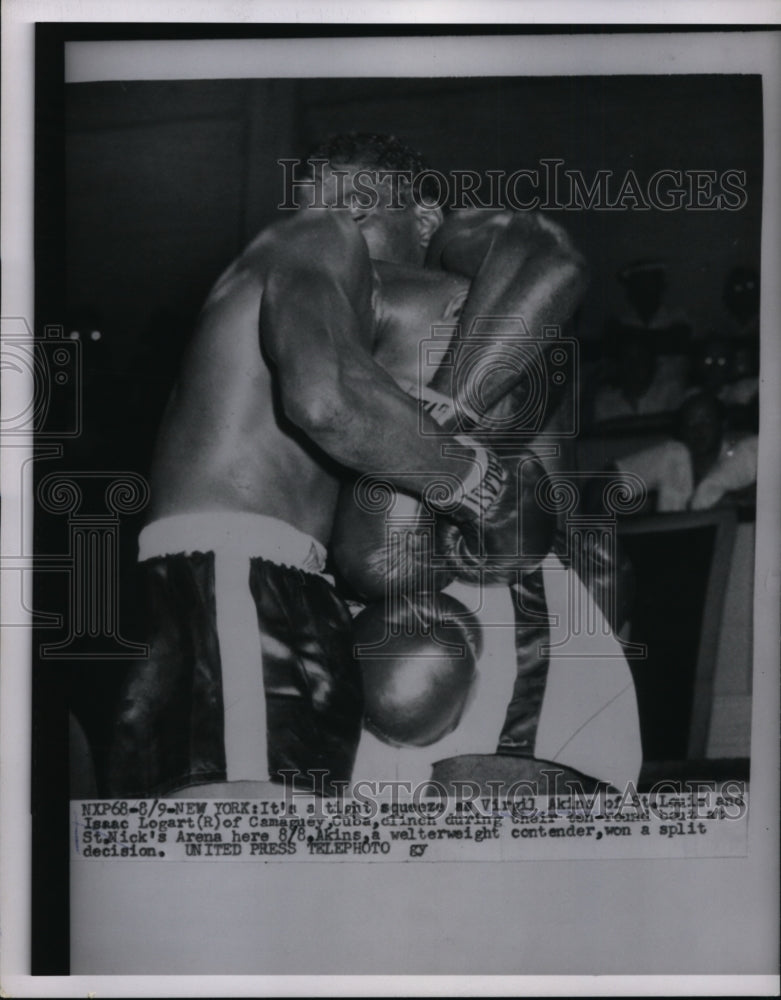 1955 Press Photo Virgil Akins vs Isaac Logart at bout in NYC - net06761- Historic Images