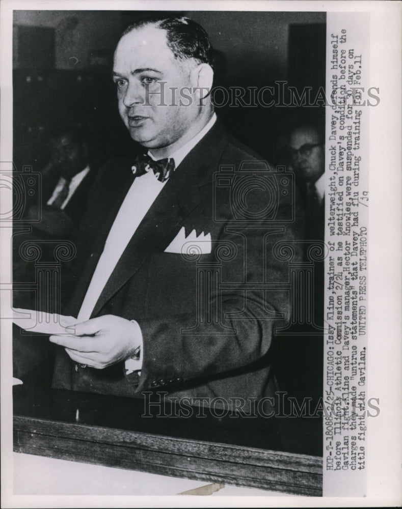 1953 Press Photo Issy Kline, trainer for boxer Chuck Davey at IL Athletic Comm.- Historic Images