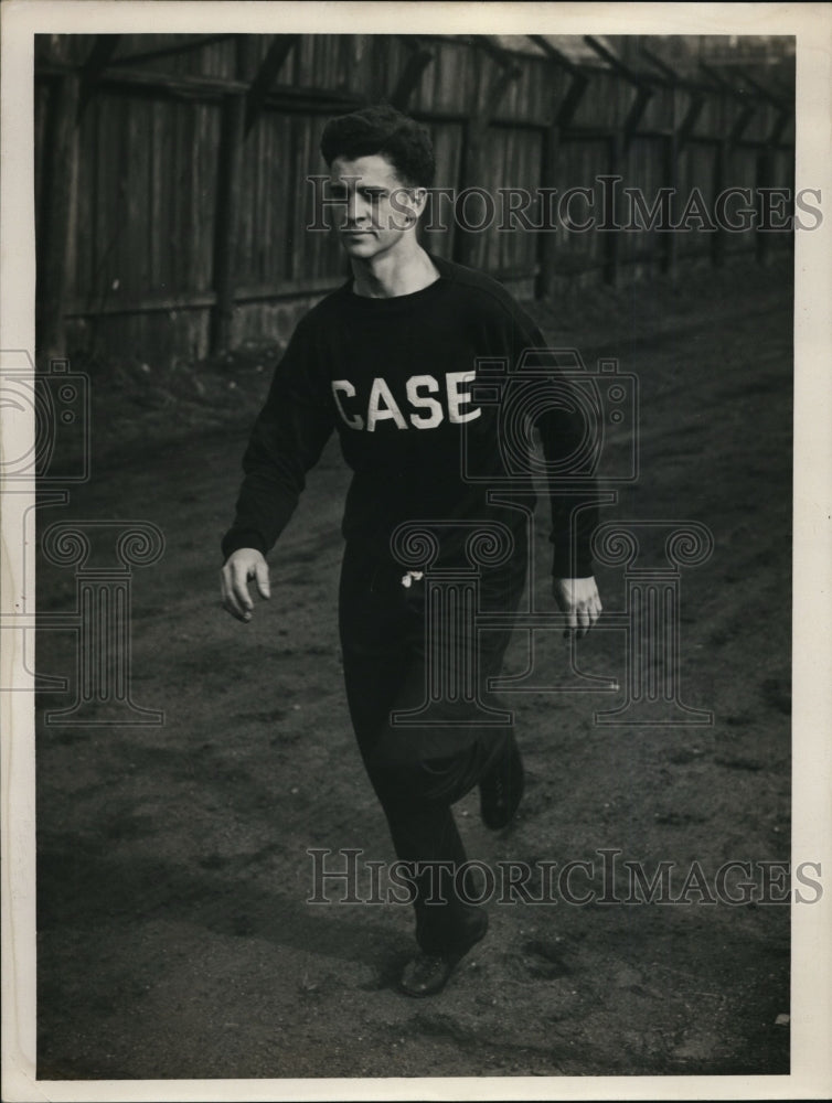 1942 Press Photo Case University track star Fraser Noble - net07428- Historic Images