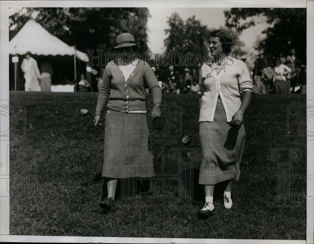 1934 Press Photo Golfers Glenna Collett Vare and Barbara Stoddard at Whitemarsh- Historic Images