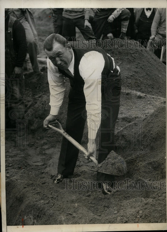 1932 Press Photo Jack Sharkey boxer training for Max Schmeling bout - net08238- Historic Images