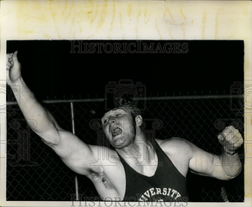 1970 Press Photo University of Chicago Brian Oldfield shot puts at AAU meet- Historic Images