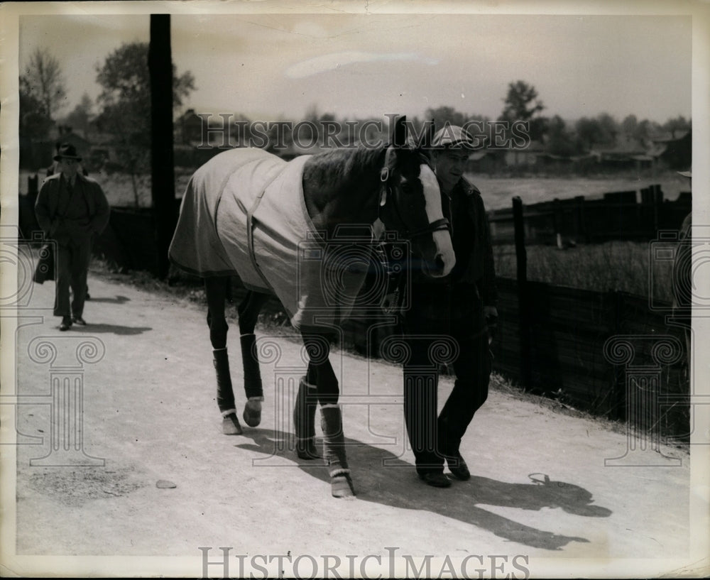 1939 Press Photo Race horse Heather Brown at a work out session at track- Historic Images