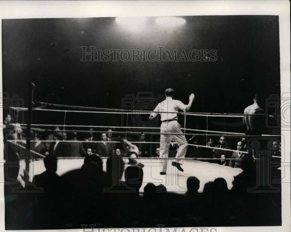 1934 Press Photo Freddie Miller vs Jose Girones in featherweight bout- Historic Images