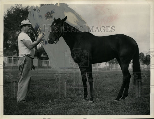 1954 Press Photo Groom Jackson McArthur & race horse Sub Factor - net09170- Historic Images