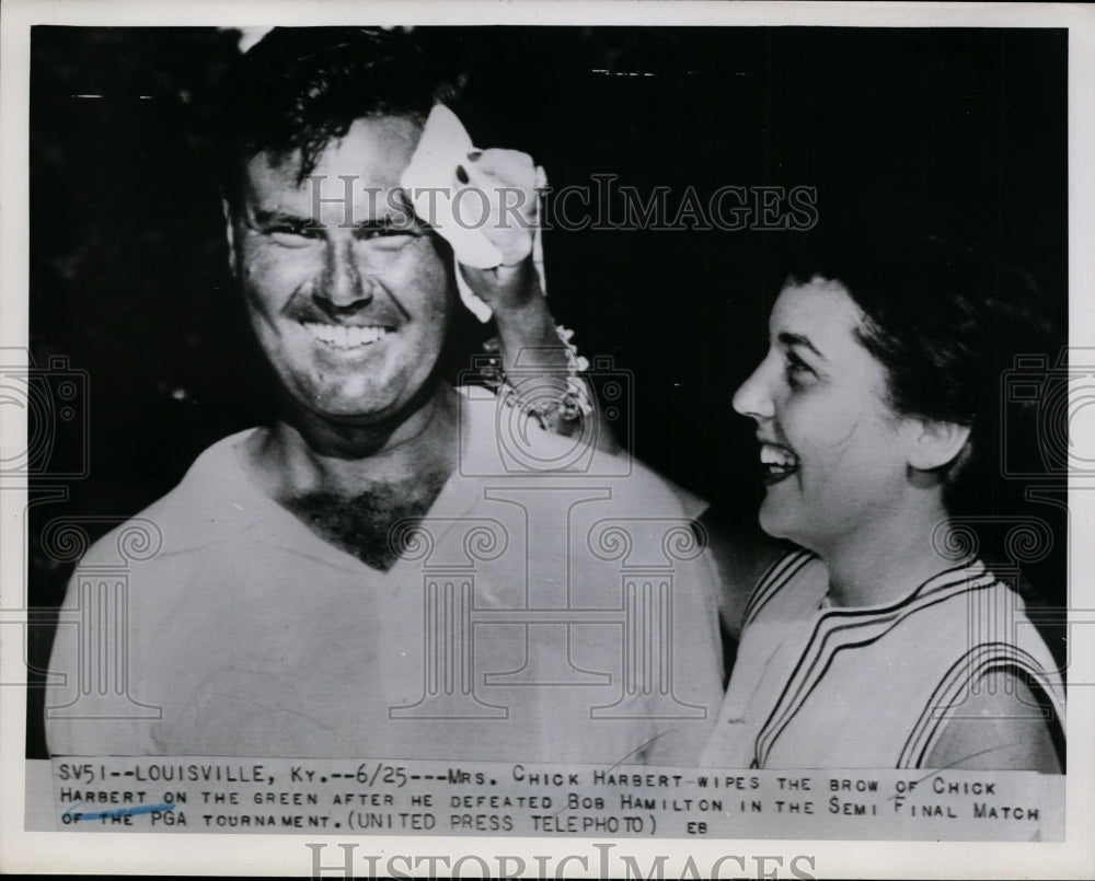 1952 Press Photo Golfer Chick Harbert & wife at Louisville KY PGA tournament- Historic Images