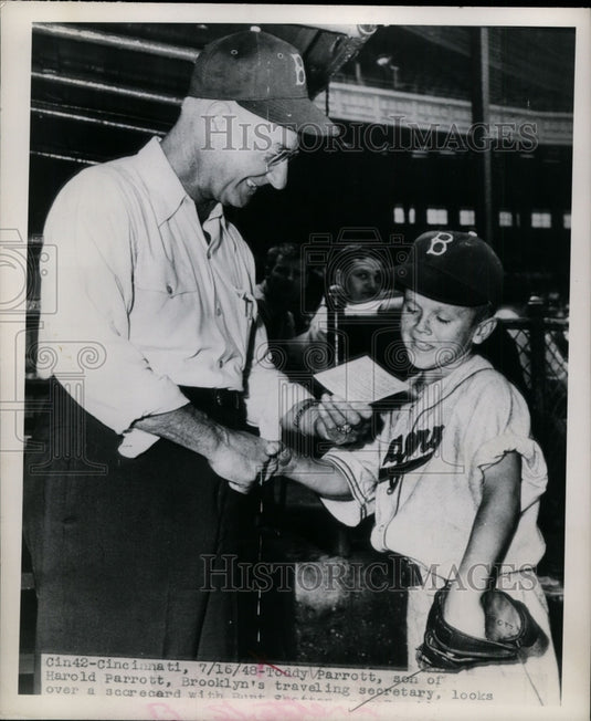 1948 Press Photo Toddy Parrott & Hunt Shetton at Brooklyn Dodger game- Historic Images