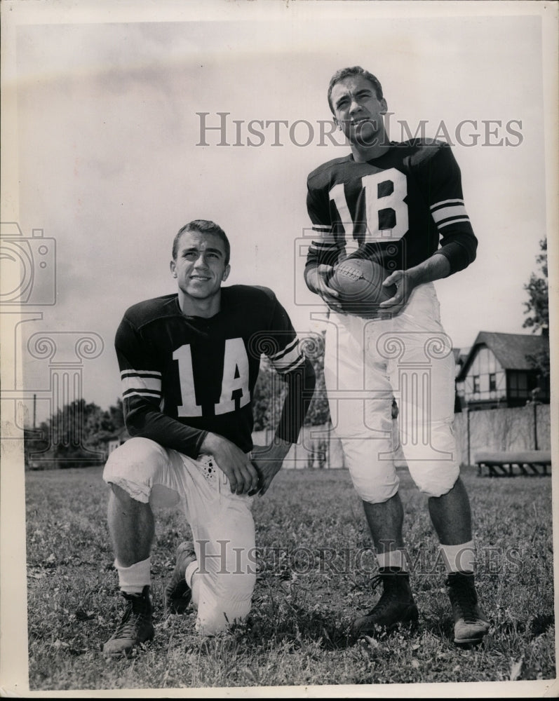 1955 Press Photo University of Kentucky backs Harry Jones and Larry Jones- Historic Images