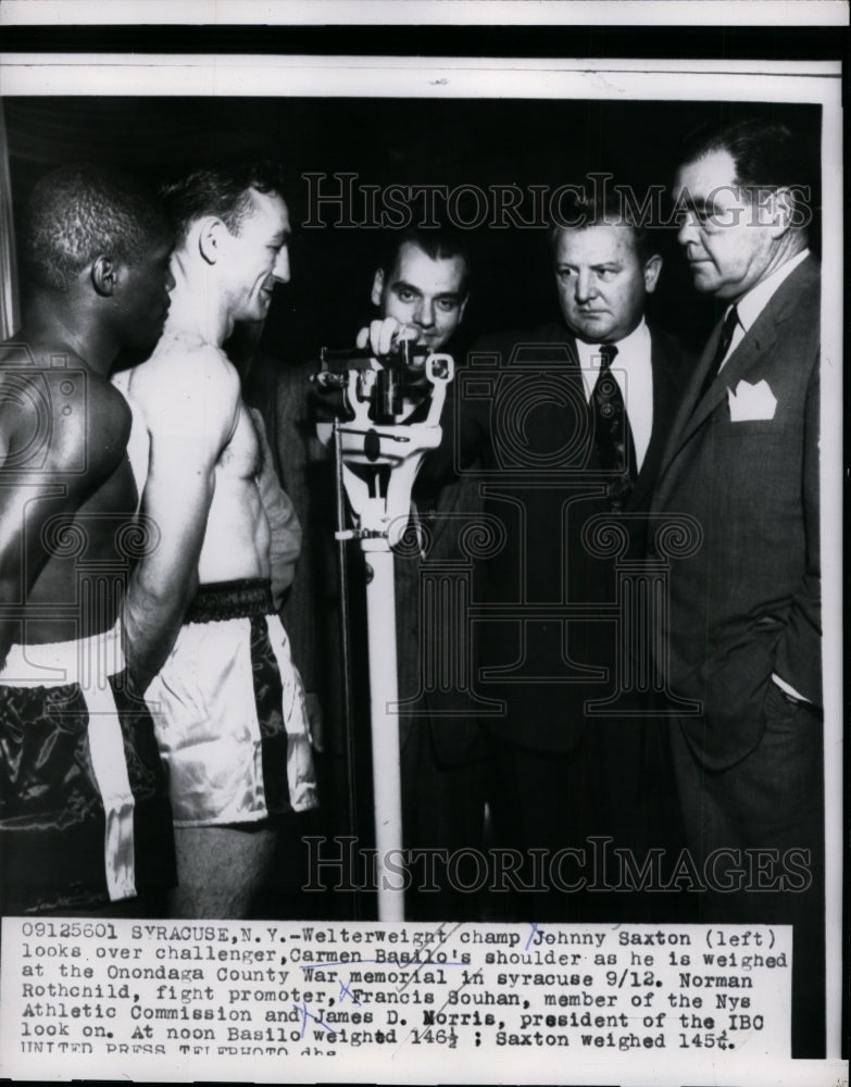 1956 Press Photo Boxing champion Johnny Saxton and Carmen Basilo weigh in- Historic Images