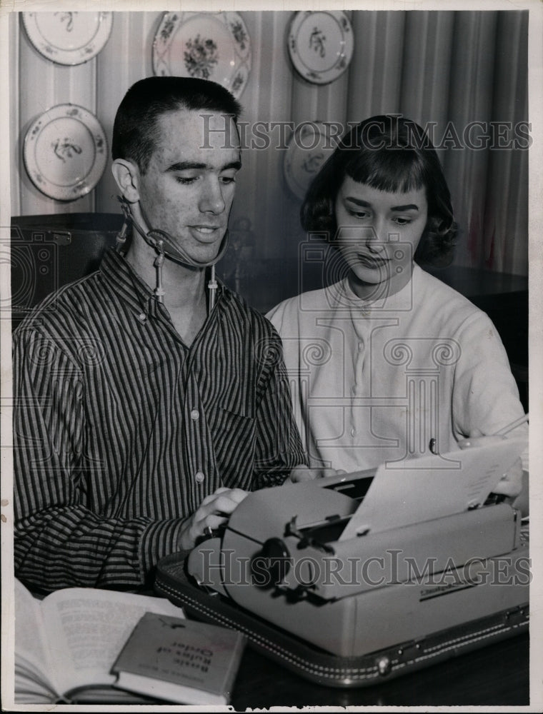 1958 Press Photo Injured Jim Angle gets schoolwork help from Audrey Kloss- Historic Images