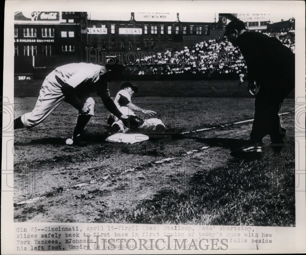 1949 Press Photo Reds shortstop Red Stallcup slides back into first base- Historic Images