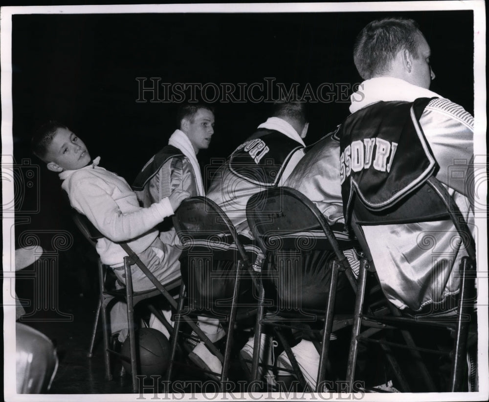 1957 Press Photo Jimmy Aldridge basketball mascot fo Missouri at a game- Historic Images