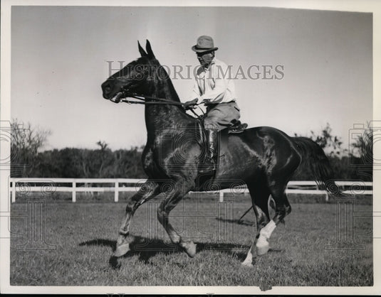 1936 Press Photo Kansas Governor Alm M Landon riding his horse Sye - net10480- Historic Images