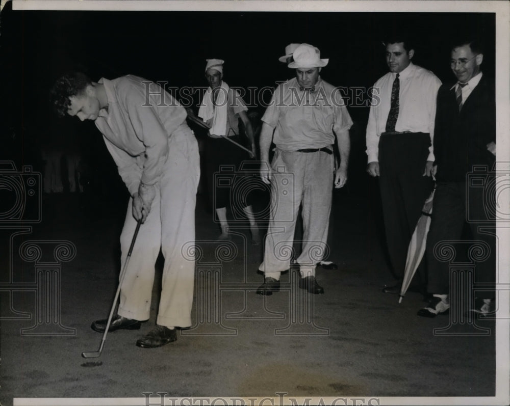 1938 Press Photo J Smith Ferebee plays 144th hole of golf in Chicago- Historic Images