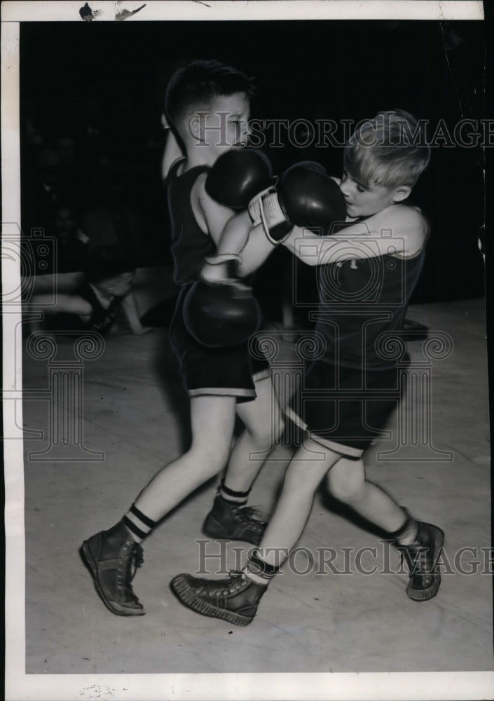 1940 Press Photo James Willis vs Harold Stowe boxing at Annapolis MD - net11061- Historic Images