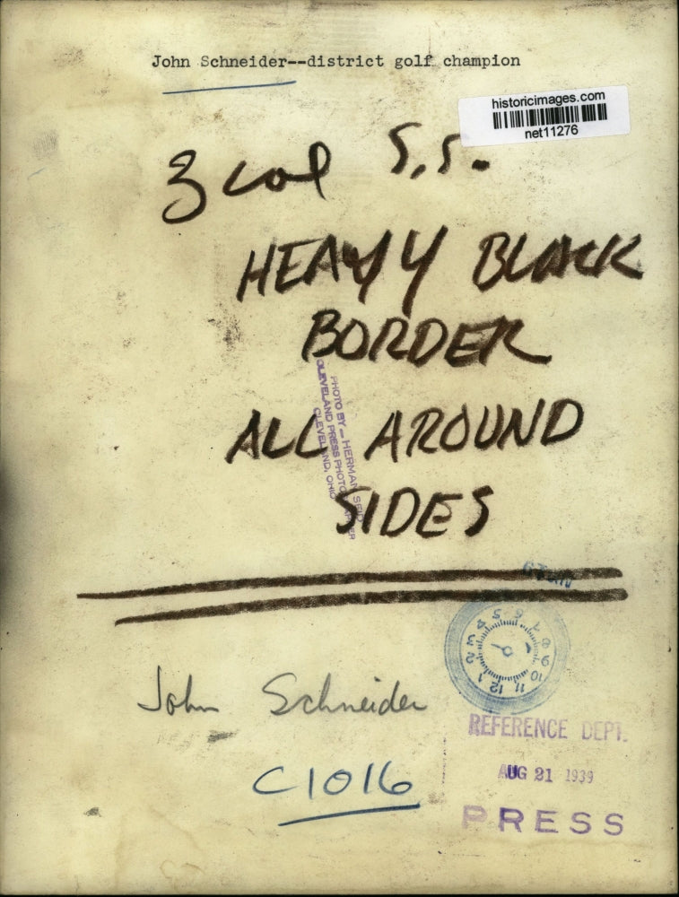 1939 Press Photo Golfer Johnny Schneider on a tournament course Cleveland