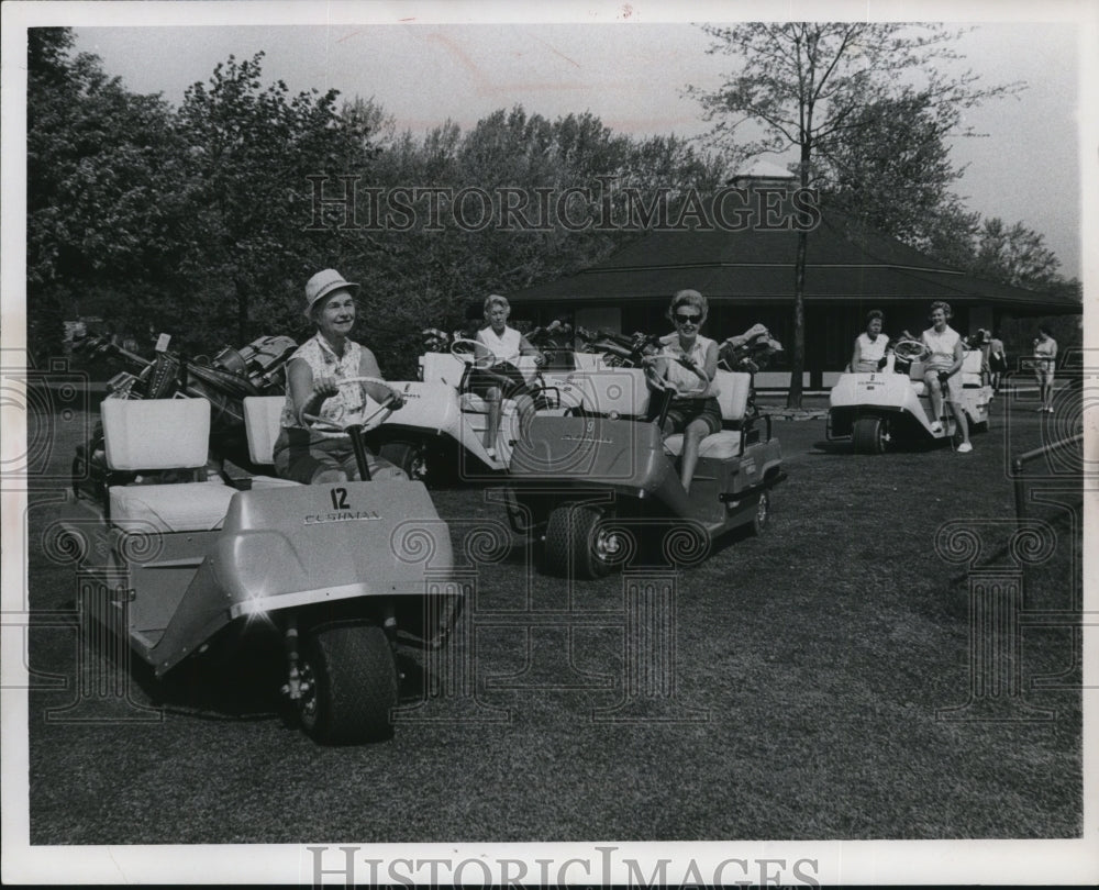 1956 Press Photo Mrs Ashley Van Duzer, Mrs LS Richardson, Mrs AH MacCarthy golf- Historic Images