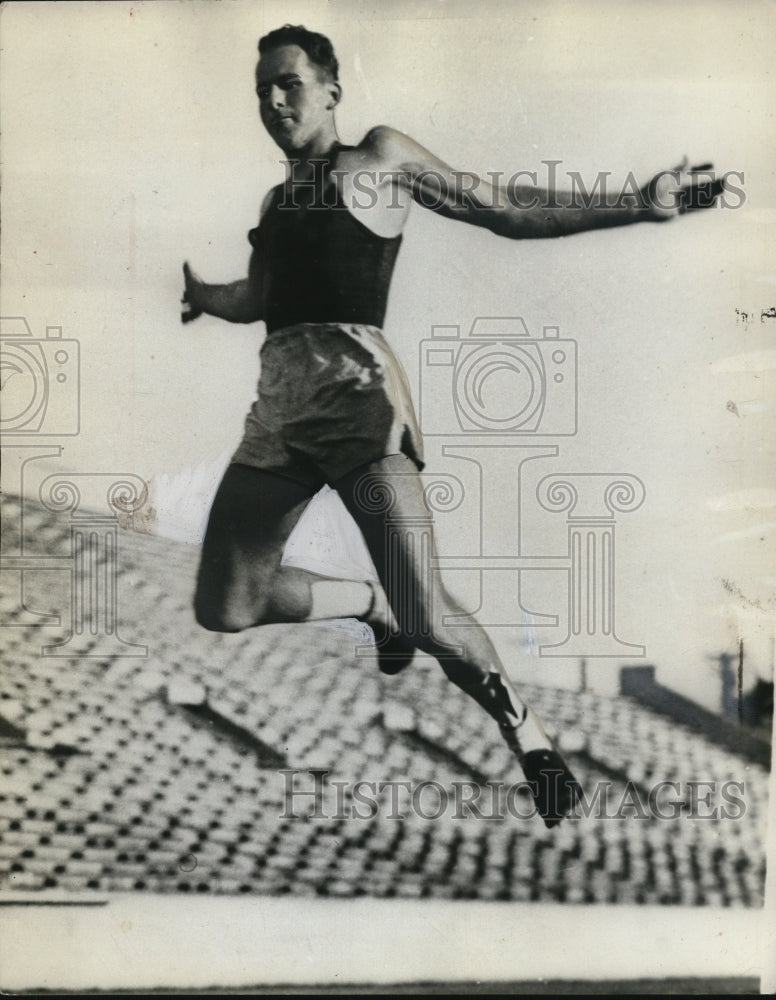 1936 Press Photo Bobby Clark of Olymicp Club track team at a meet - net12252- Historic Images