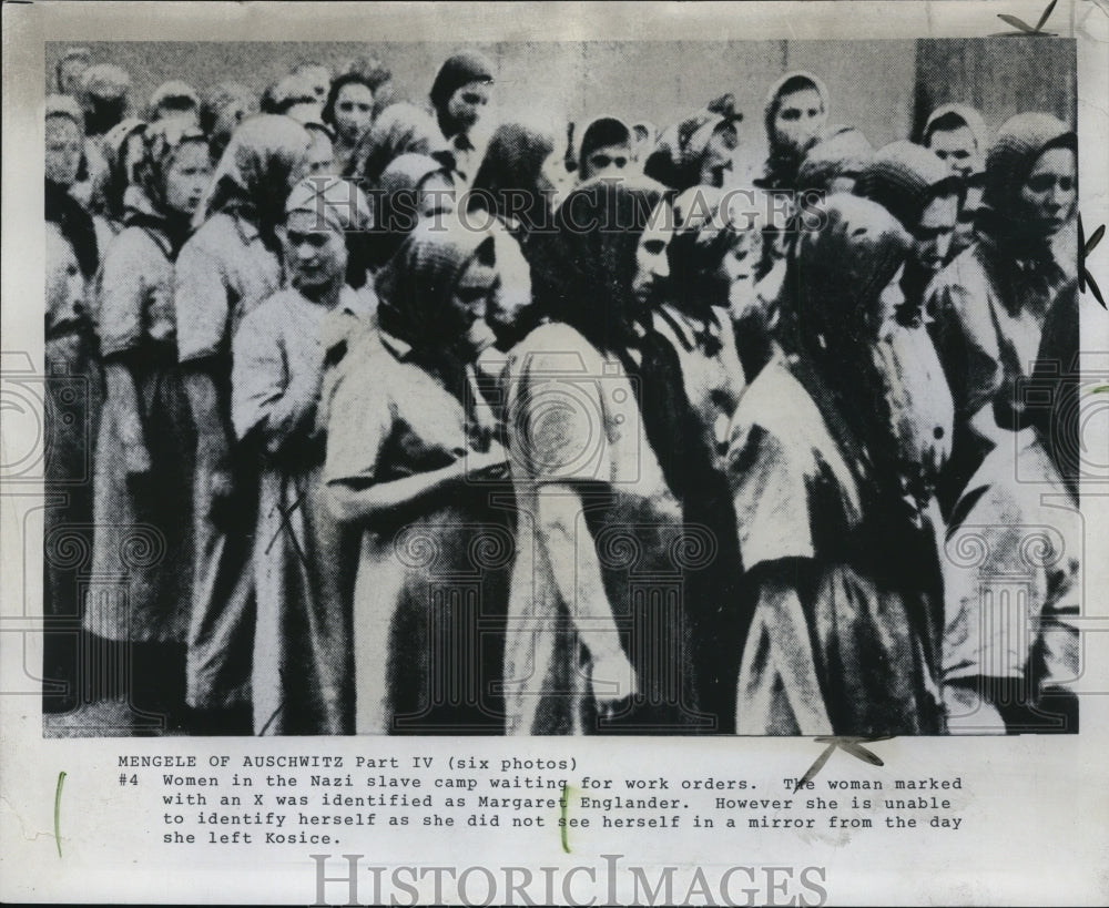 1975 Press Photo Women in Auschwitz-Birkenau wait for work orders - net12423- Historic Images