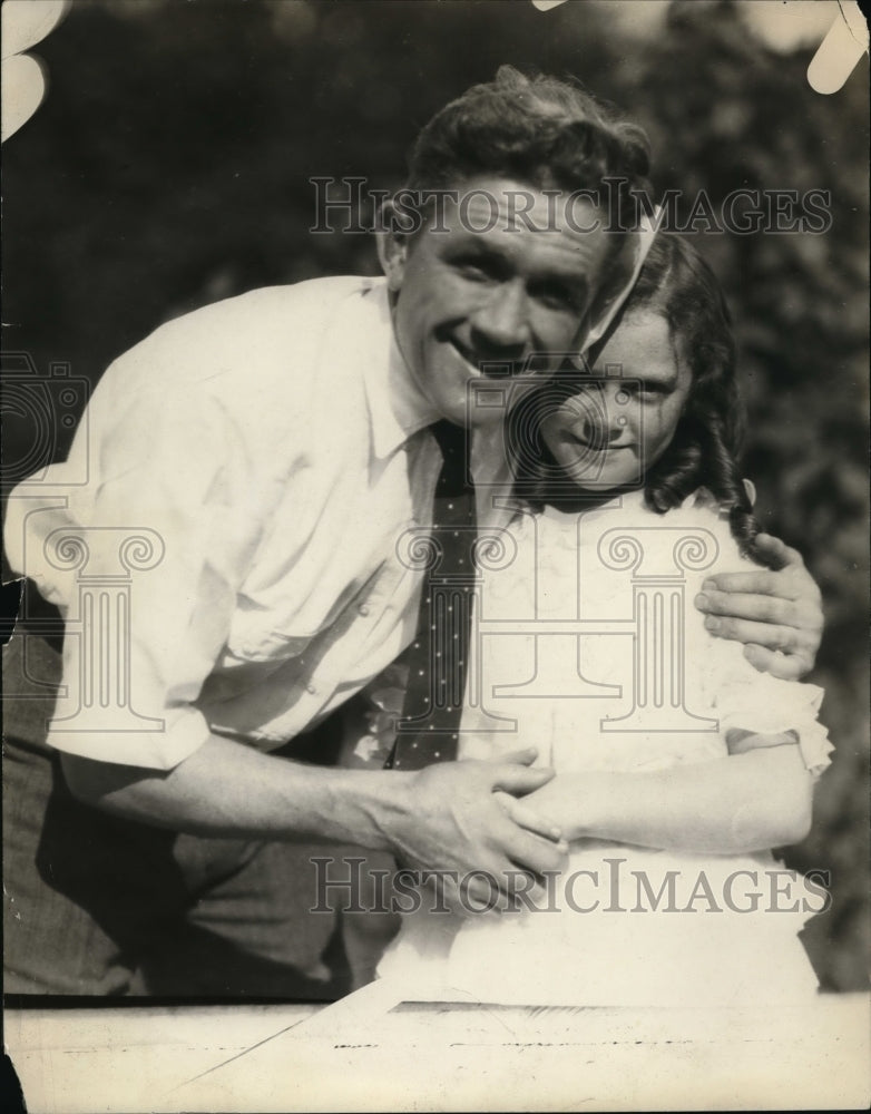 1921 Press Photo Boxer Johnny Kilbane &amp; his daughter - net13260- Historic Images